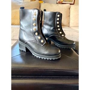 Black leather Steve Madden pearl boots